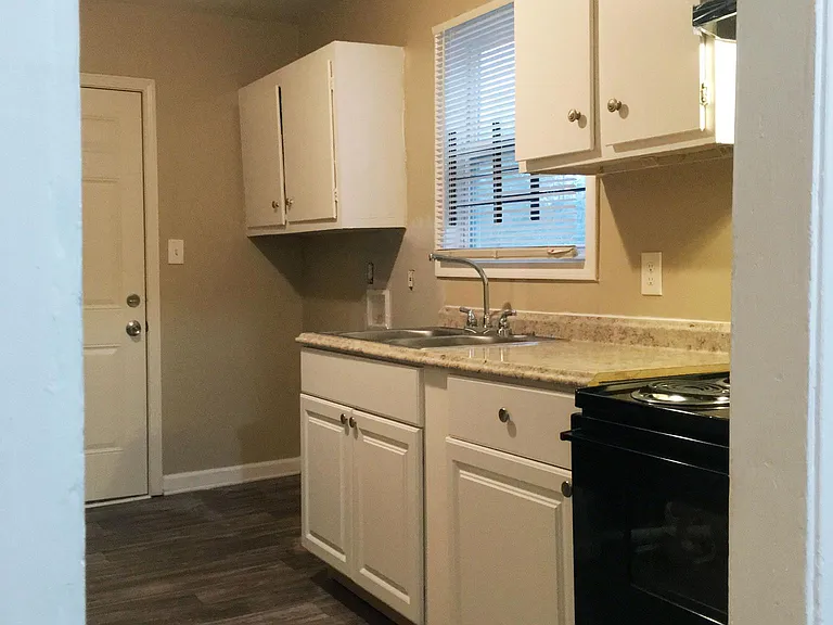 2129 Rachael St SE — Photo 3