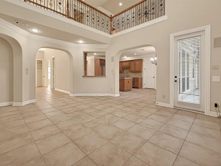2210 Bywater Dr — Photo 5