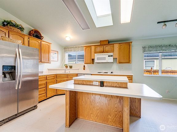 4th image of 8009 195th Street E #89