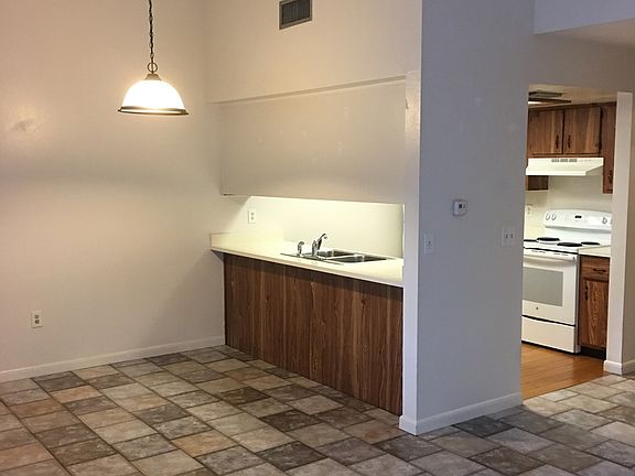 5th image of 3009 SE 7th Ave APT D