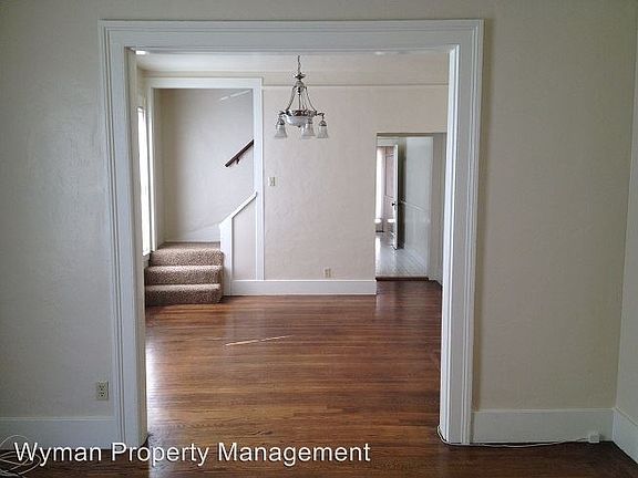 2nd image of 1572 Oak St