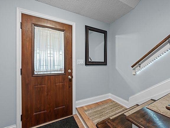 5th image of 440 Beaverbrook Dr