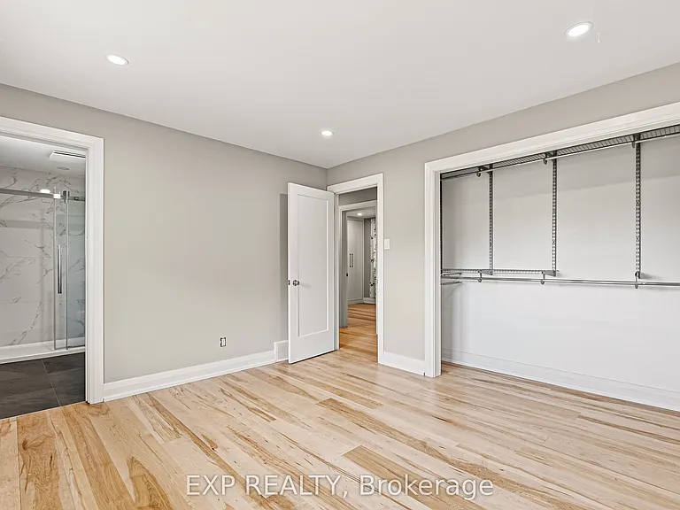 10 Queen Anne Cres — Photo 26