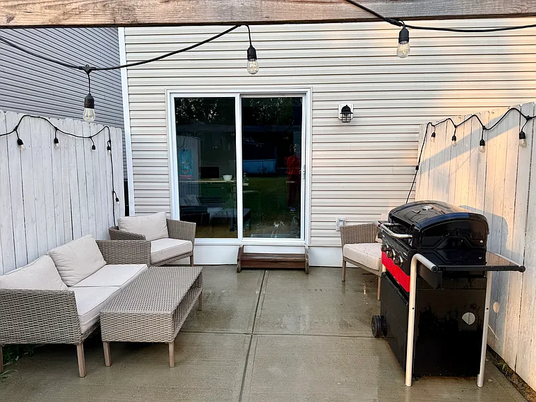 3325 Latonia Ave — Photo 14