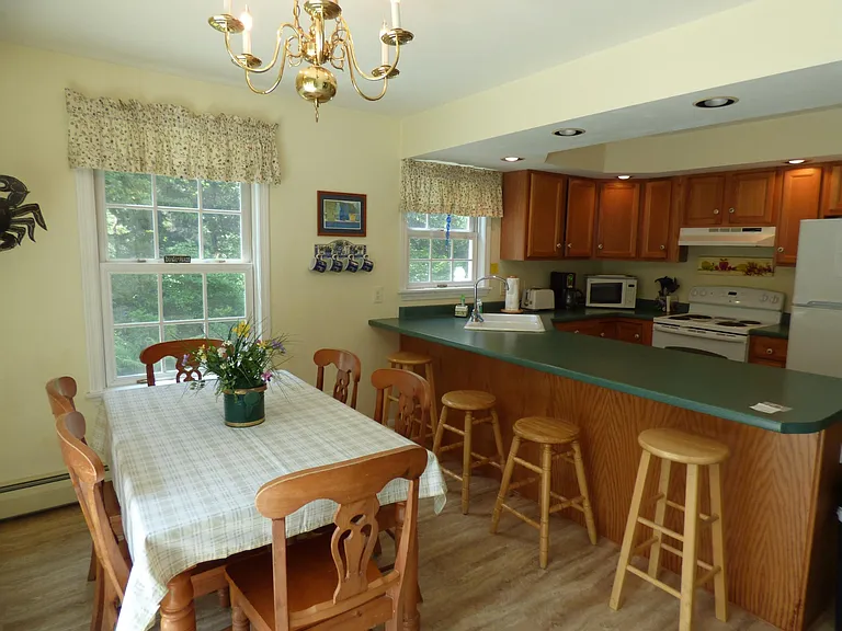 Eat in kitchen