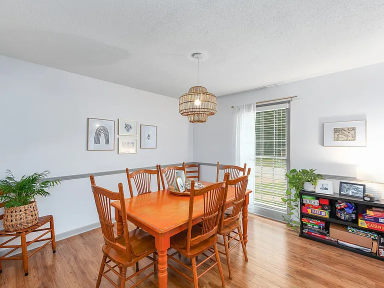 128 Laurie Cir — Photo 8