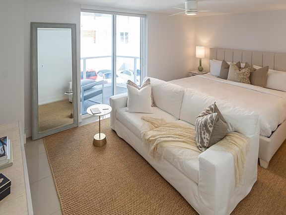 5th image of 2401 Collins Ave APT 409