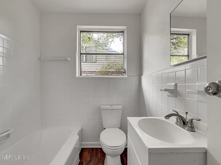 503 W 16th St — Photo 11