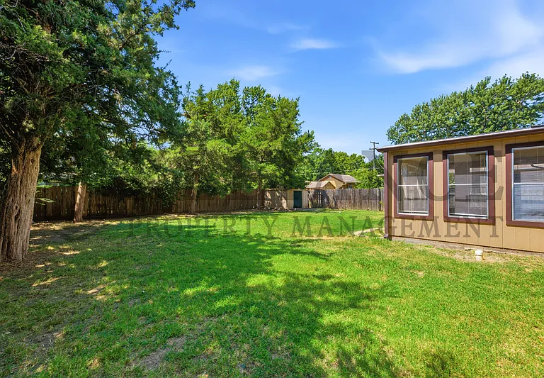 2103 W Columbine Ln — Photo 12