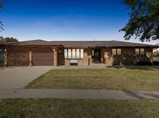 2445 Clarke Crest Dr, Dubuque, IA 52001