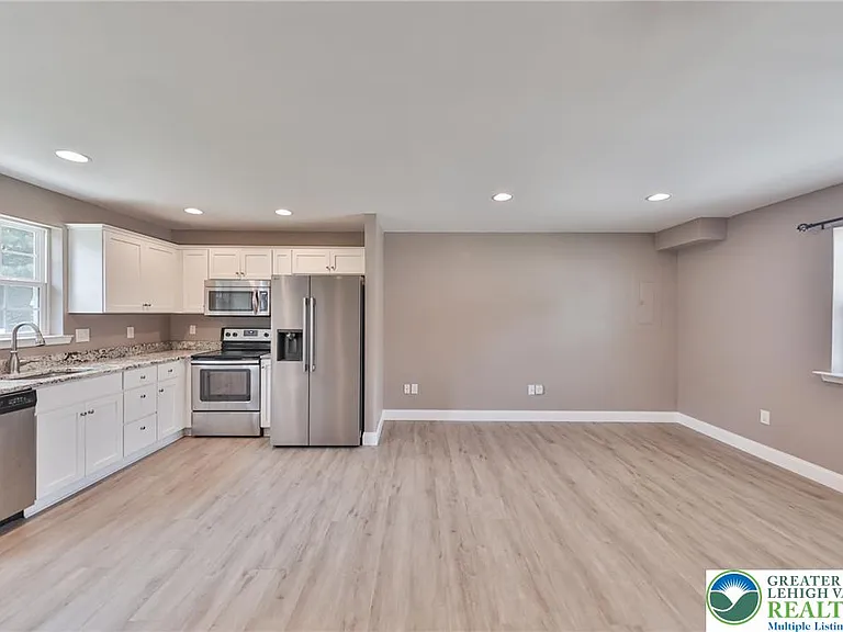 312 Central Park Ave — Photo 9