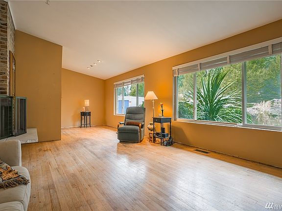 3rd image of 1236 164th Ave SE