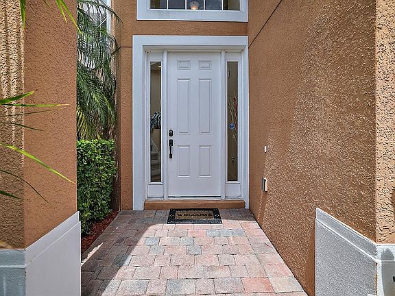 3rd image of 15047 Sawgrass Bluff Dr