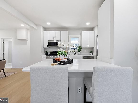 3rd image of 805 West St