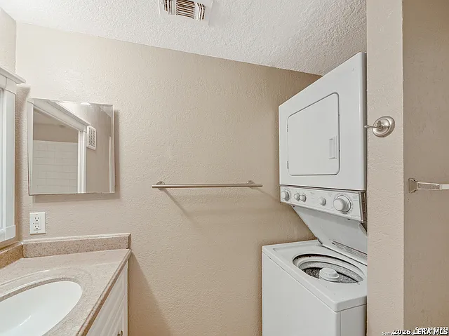 11610 Vance Jackson Rd #413 — Photo 3