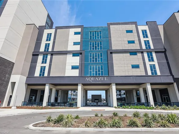 16 Concord Pl #431, Grimsby, ON L3M 0J1