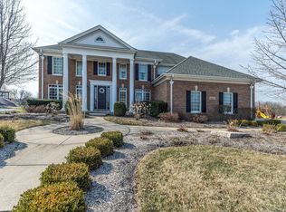 40W587 Fox Creek Dr, St Charles, IL 60175
