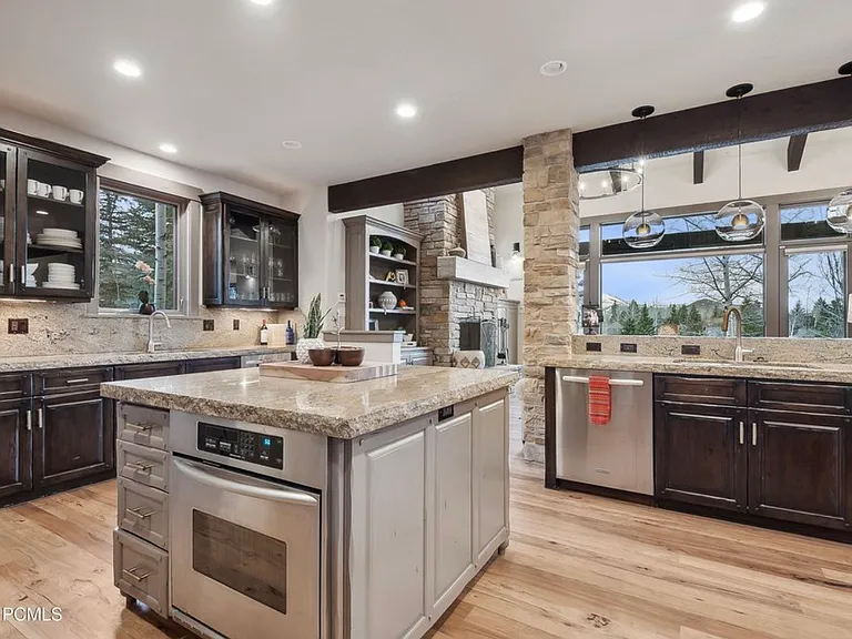 2060 Paddington Dr — Photo 10