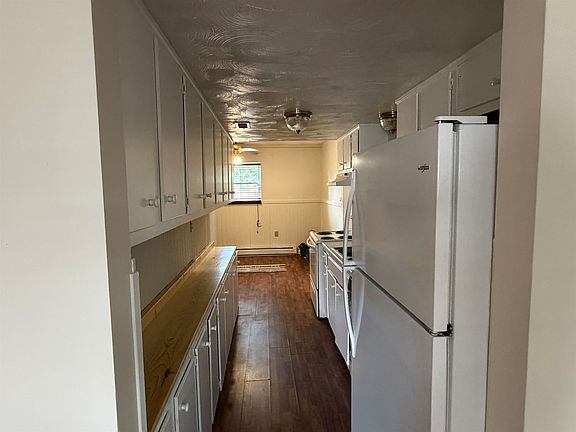 5th image of 104 Mason St