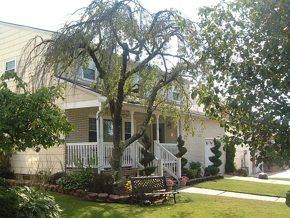 2nd image of 122 Norwalk Ave