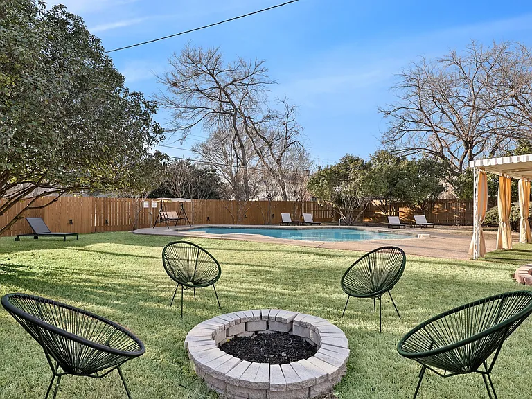 12221 Eunice St — Photo 44