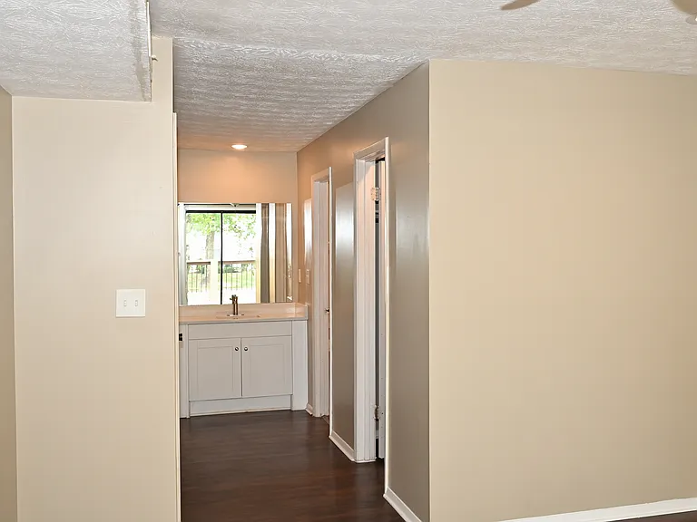 908 Park Ridge Cir — Photo 25