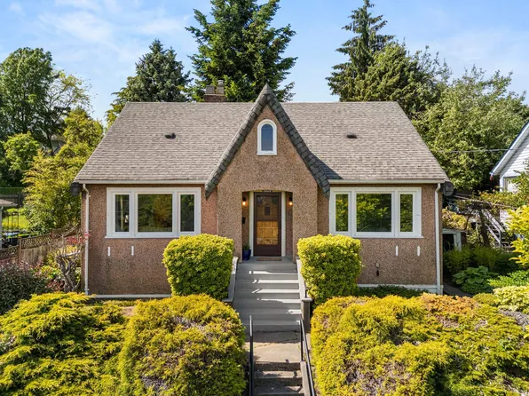 1509 6th Ave, New Westminster, BC V3M 2C5