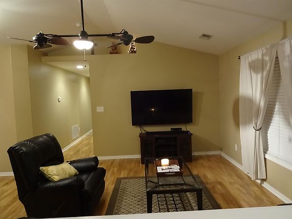 4th image of 208 Old Woolen Mill Ln