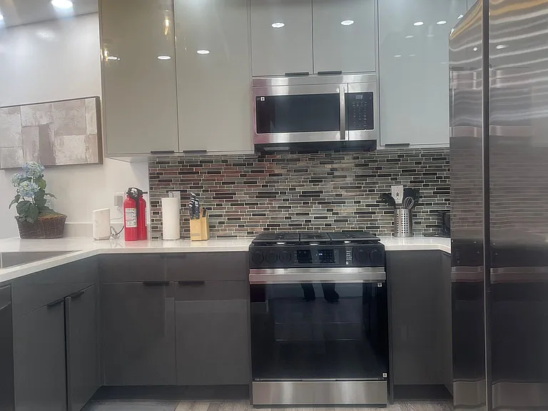 1043 Faxon Ave — Photo 5