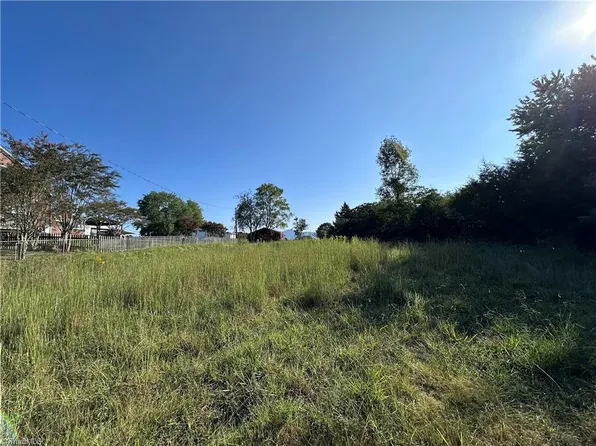 3026 N Old 52 Rd, Pinnacle, NC 27043