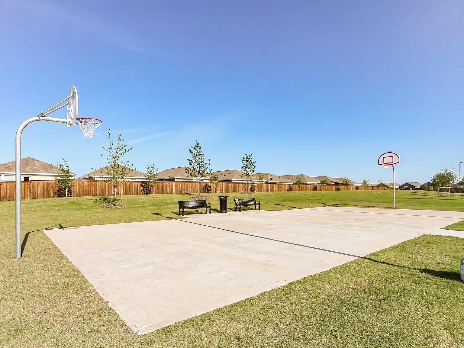 3 bed, 2.5 bath, 1360 sqft, $1,999 — Photo 4