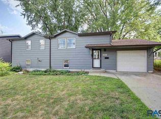 3905 E 20th St, Sioux Falls, SD 57103