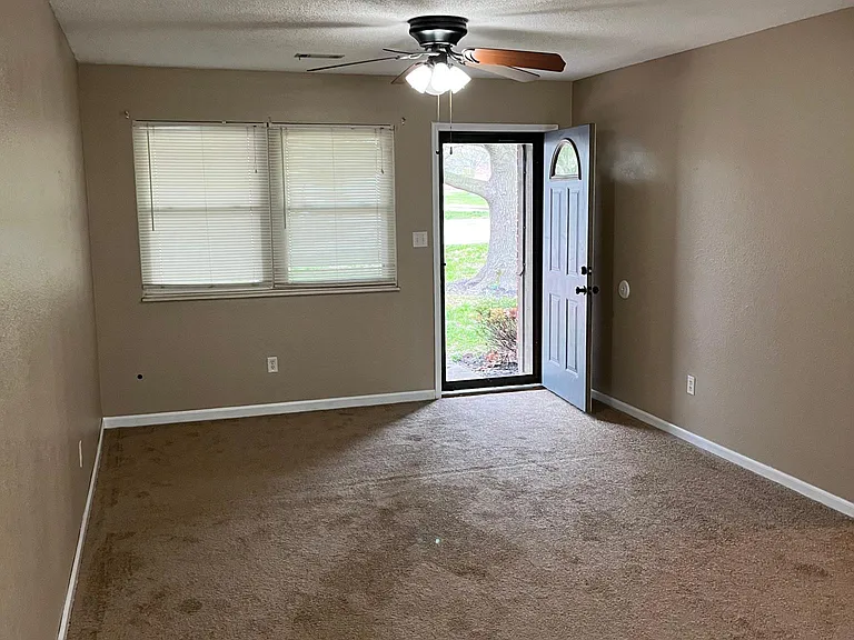 420 Willow Bend Dr — Photo 5