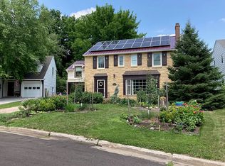 827-10 1/2 St SW, Rochester, MN 55902