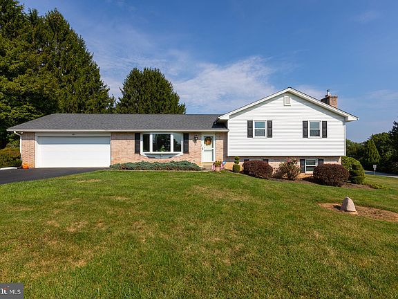 2nd image of 205 Overlook Dr