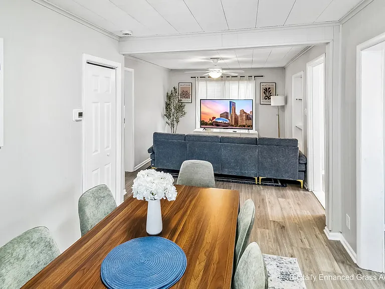 618 S Stewart Ave — Photo 4