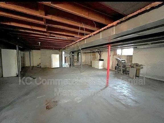 3rd image of 802 E 75th Ter