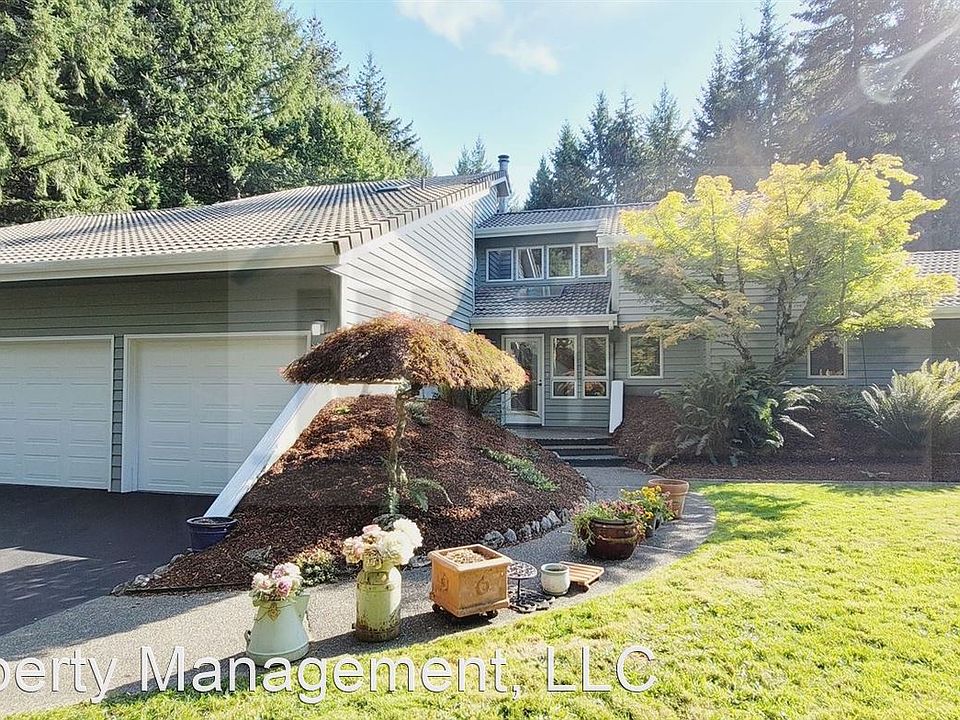 1st image of 6311 Foxtrail Ct NE
