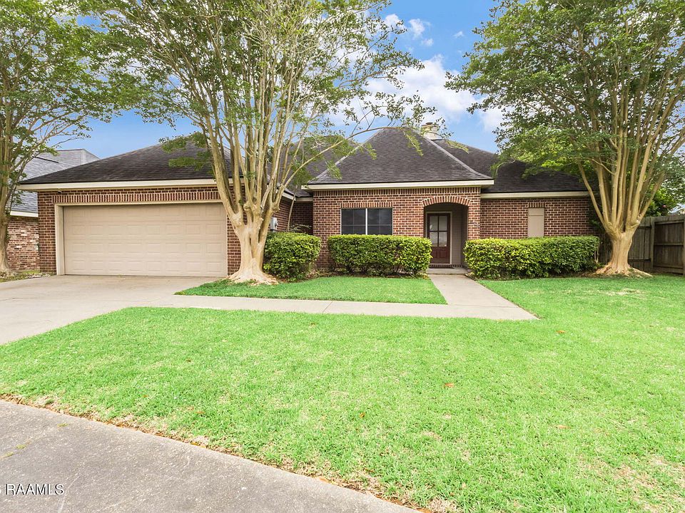 1st image of 102 Doncaster Cir