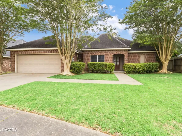102 Doncaster Cir, Youngsville, LA 70592