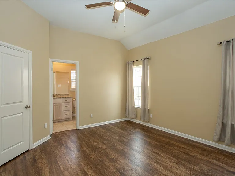 2705 College Ave — Photo 6