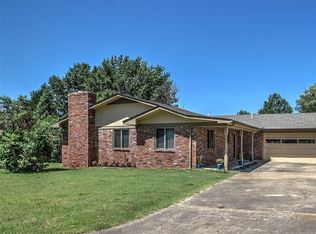 802 Cardinal Ln, Okmulgee, OK 74447