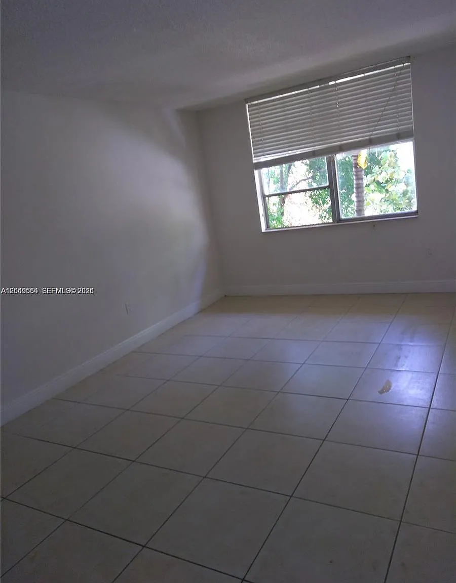 Bayview Palms Condo — Photo 3