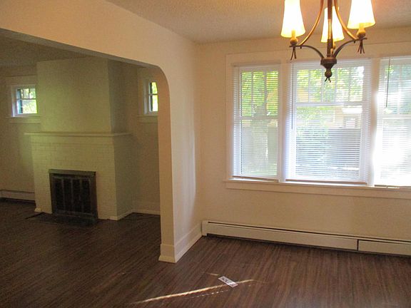 3rd image of 418 E Baldwin Ave