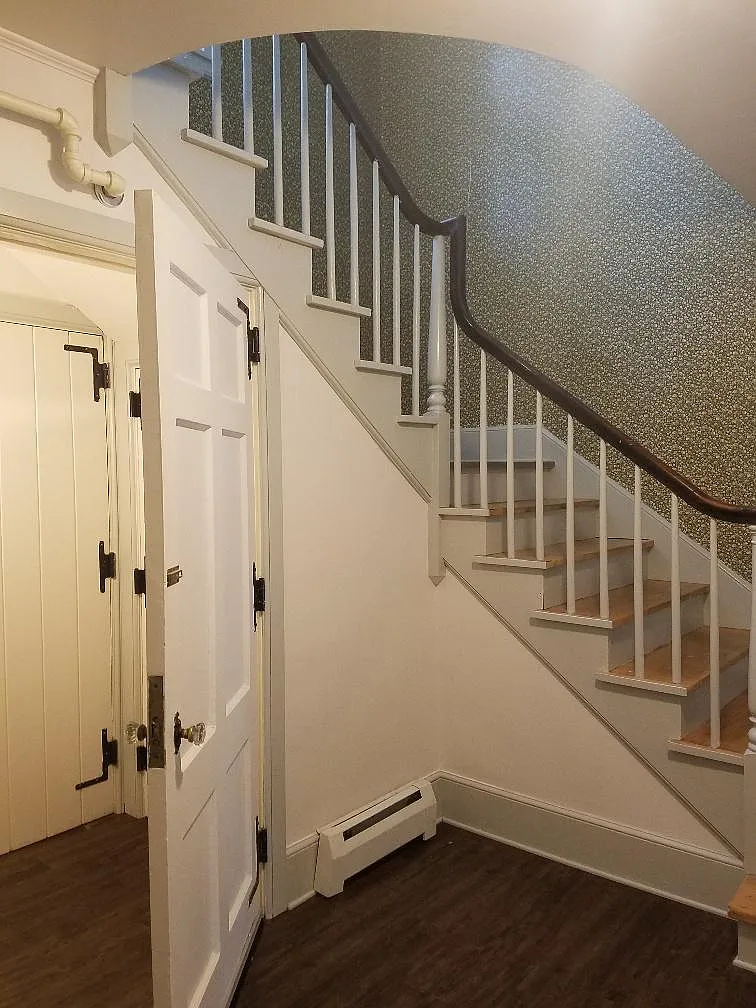 3 bed, 750 sqft, $3,300 — Photo 2