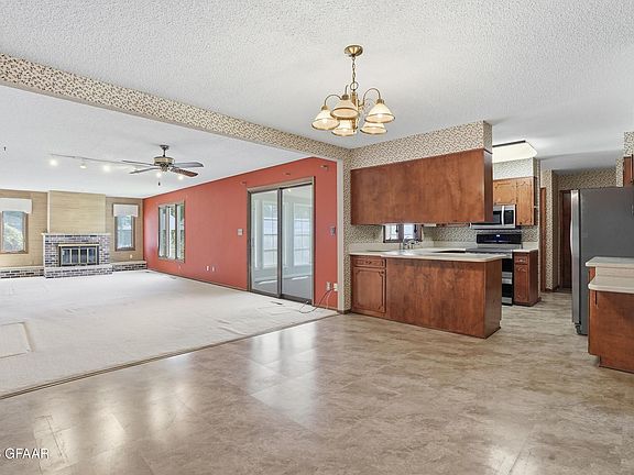 5th image of 3009 Clover Dr