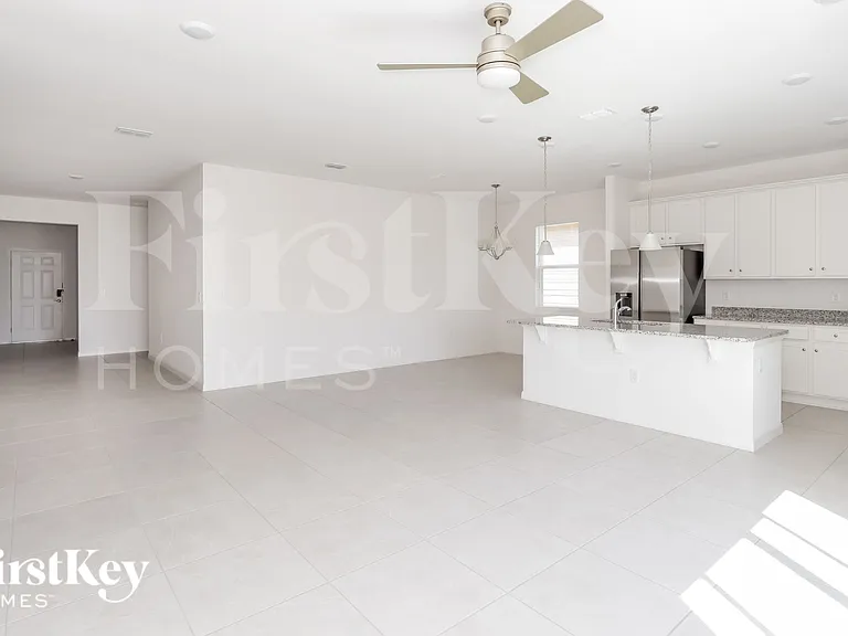 519 Crown Rose Dr — Photo 2