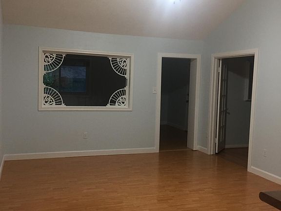 4th image of 303 Tiegs St