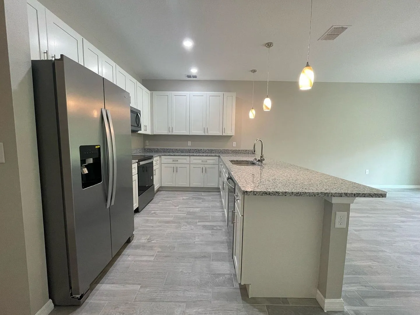 Nearly New Luxury 3-Bedroom Home with Designer Upgrades in Poinciana! — Photo 4