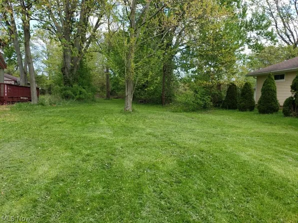 1431 Bradley Rd, Westlake, OH 44145